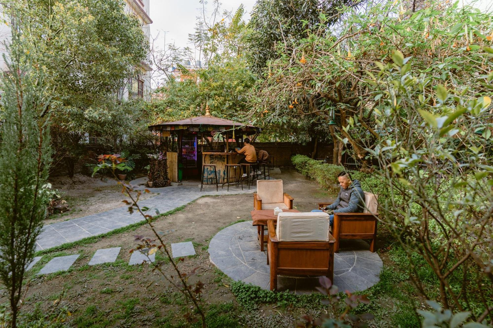 Отель Cloud 9 Garden Катманду Экстерьер фото
