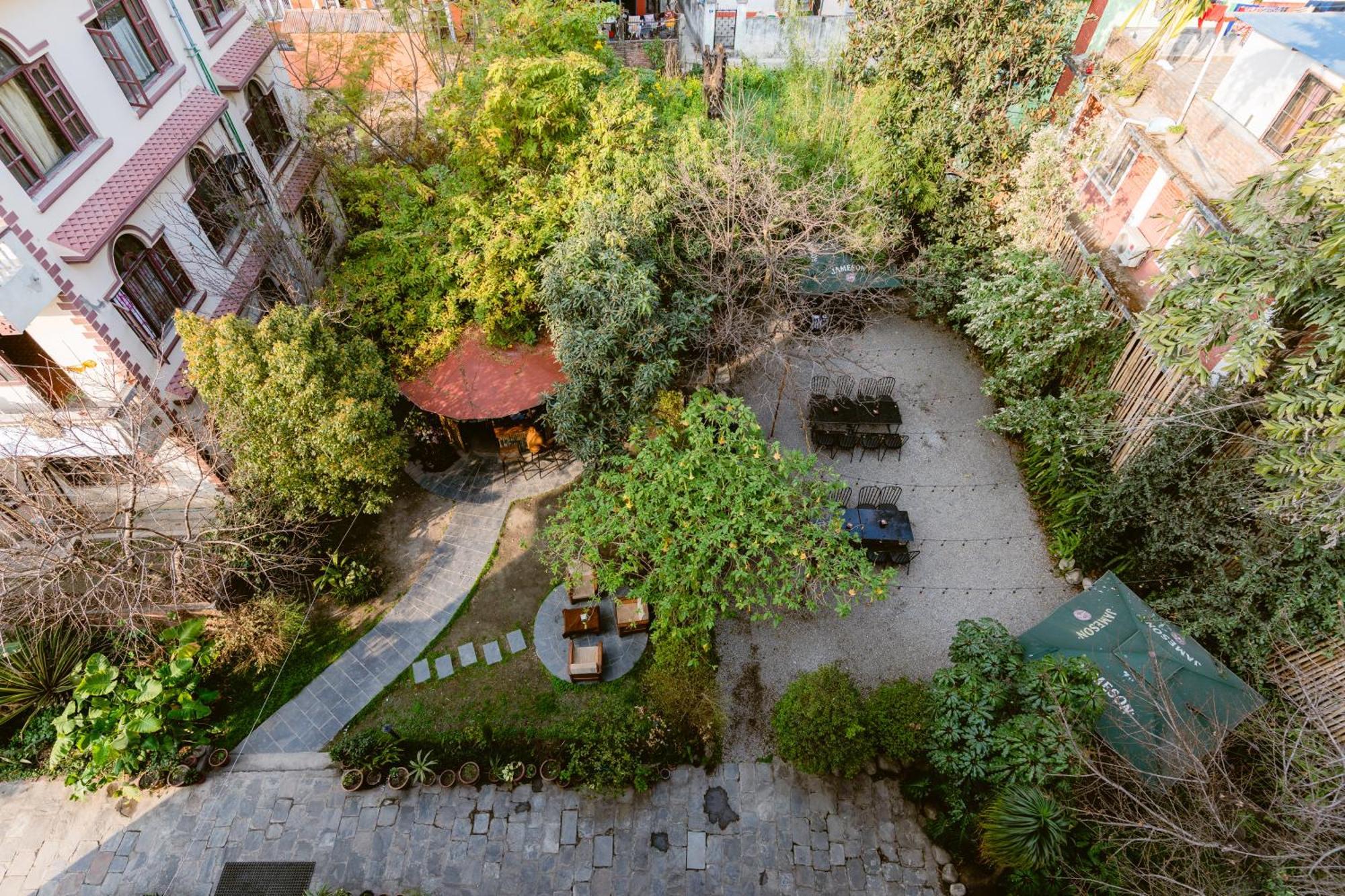 Отель Cloud 9 Garden Катманду Экстерьер фото