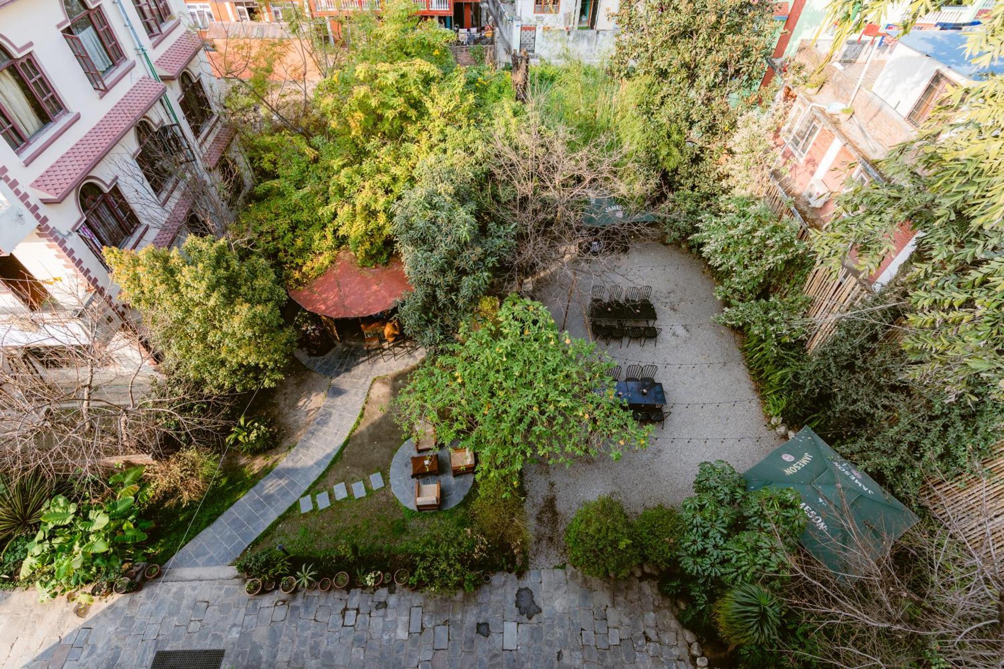 Отель Cloud 9 Garden Катманду Экстерьер фото